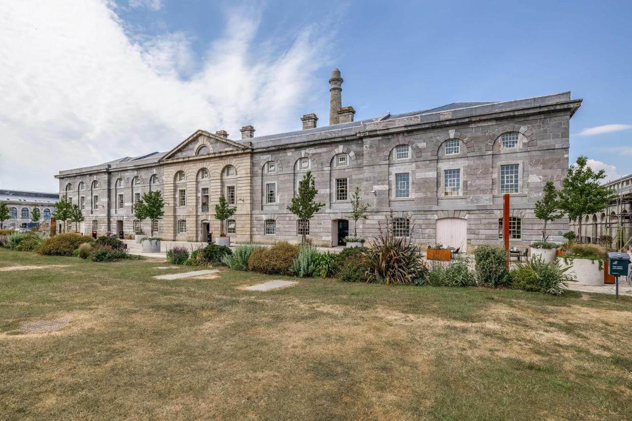 Luxury 2 Bed Apartment In Historic Royal William Yard Плімут Екстер'єр фото