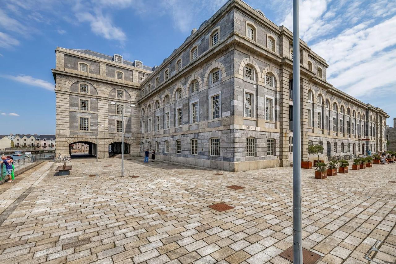 Luxury 2 Bed Apartment In Historic Royal William Yard Плімут Екстер'єр фото
